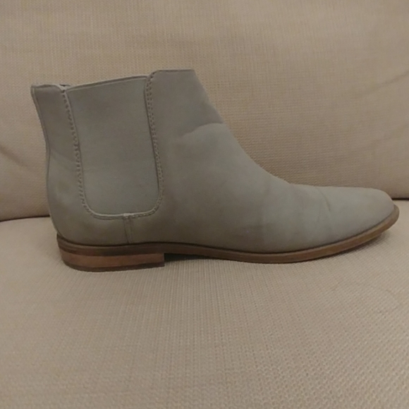 Forever 21 Chelsea Boots - Picture 4 of 4